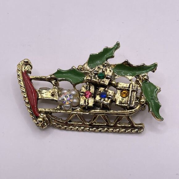 Vintage Christmas Sled Santa's Sleigh Pin Brooch Presents Enamel Rhinestone Gold - Picture 1 of 7
